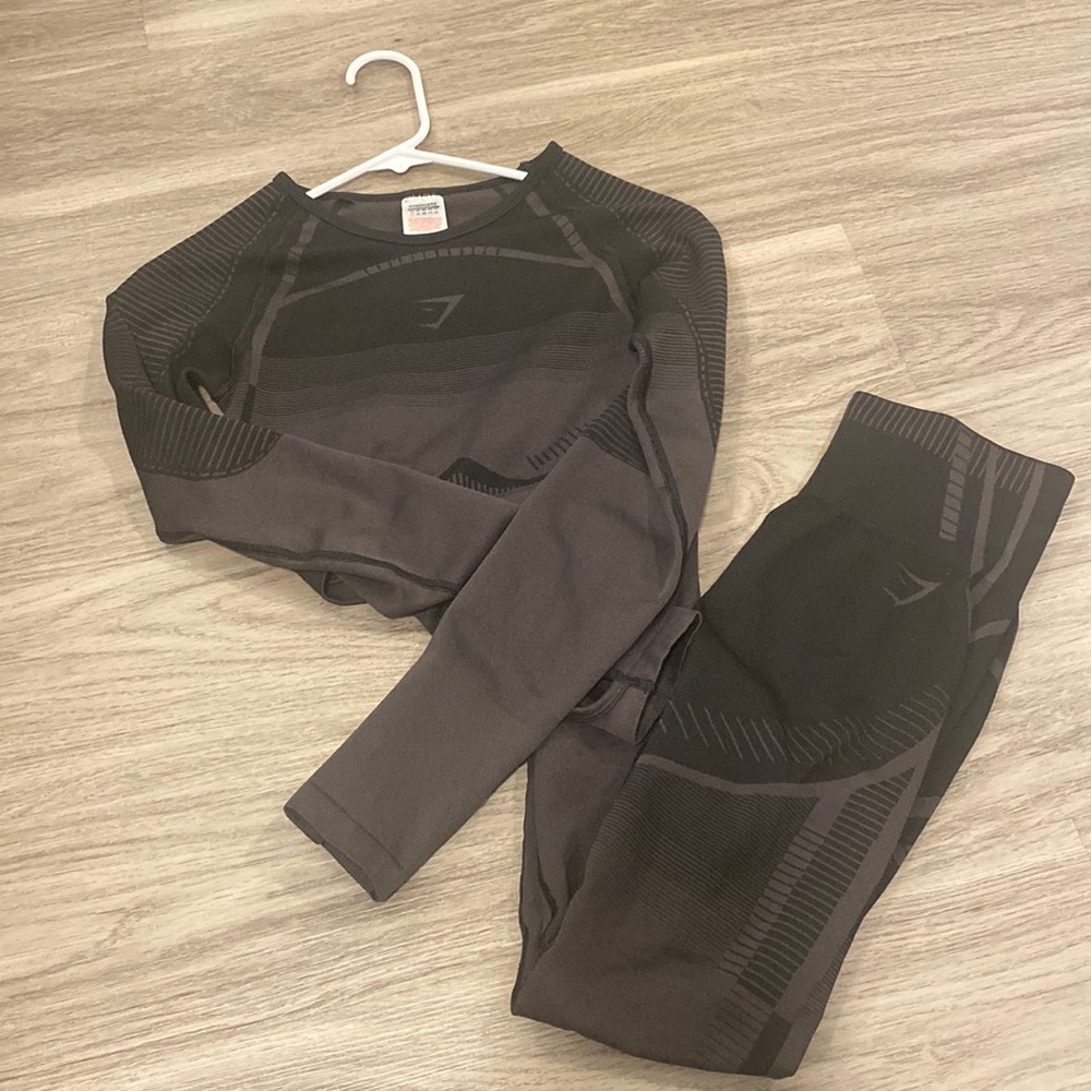 Black gymshark set